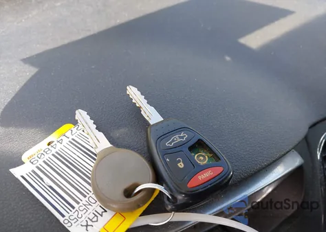 2013 Chrysler 200 Touring из США, поврежденный, VIN 1C3CCBBB1DN525628